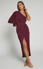 Belmira Midi Dress - One Shoulder Asymmetrical Short Sleeve Split Dress in Merlot