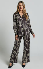 Yolanda Top - Long Sleeve Button Through Relaxed Shirt in Black/Gold Chain Print
