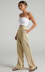 Modern Gal Top In White